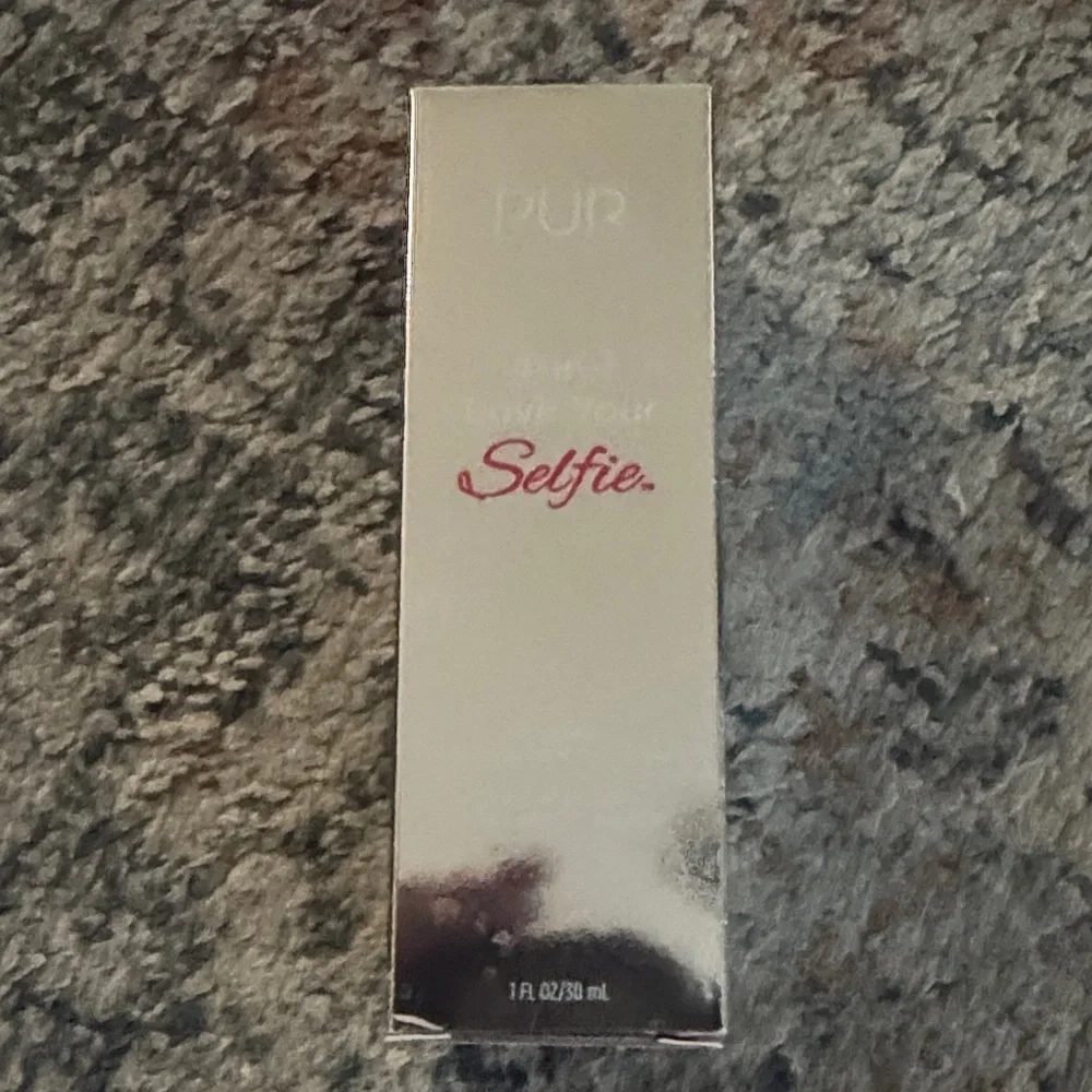 Pur Selfie Makeup Foundation Box - Silver with Pink Logo